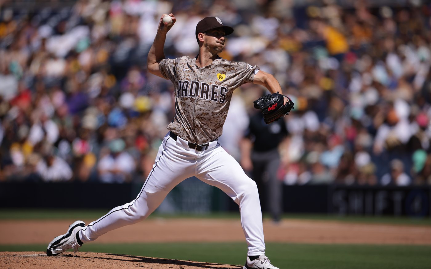 Bryan Hoeing pitching for the San Diego Padres
